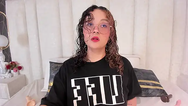 Snapshot of Im_TaraBlack chatting on 12-17-25, 03:56 Im TaraBlack online show from 12-17-25, 03:56