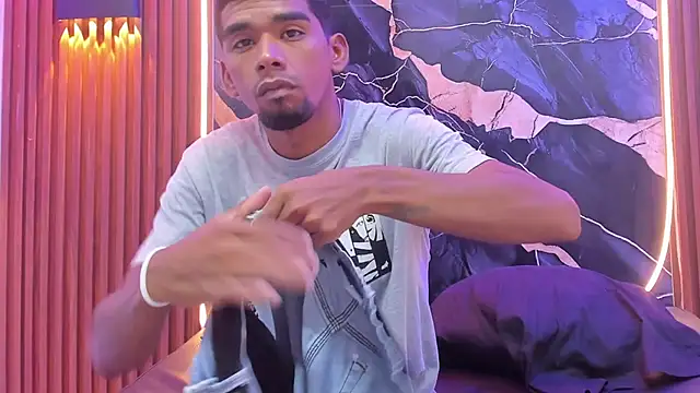 Snapshot of Jhon_Hot21Sexx chatting on 12-16-25, 01:38 Jhon Hot21Sexx online show from 12-16-25, 01:38