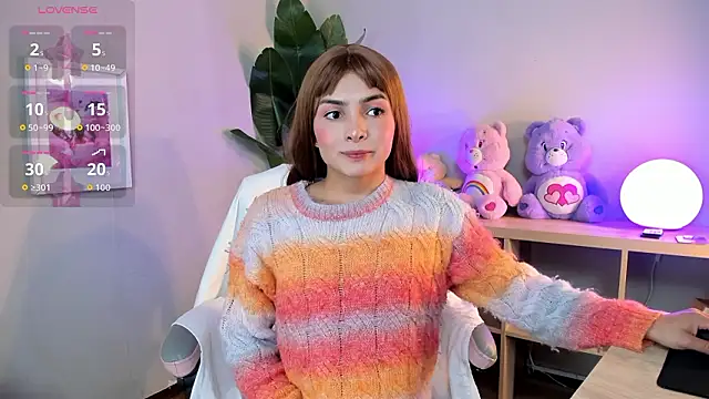 Snapshot of simone_sky chatting on 01-15-26, 08:23 simone sky online show from 01-15-26, 08:23