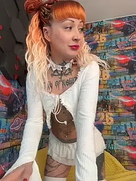 Tattoo  Moon online show from 03-04-26, 11:22