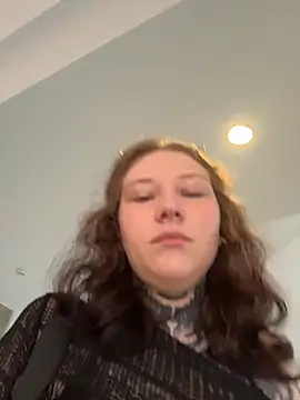 FionaMurr online show from 12-16-25, 02:05