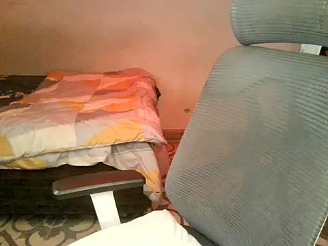 Snapshot of HEZALNUT chatting on 12-17-25, 07:09 HEZALNUT online show from 12-17-25, 07:09