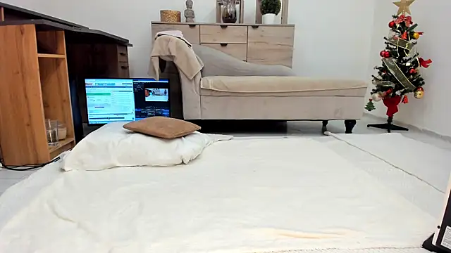 classy medea online show from 12-17-25, 01:33