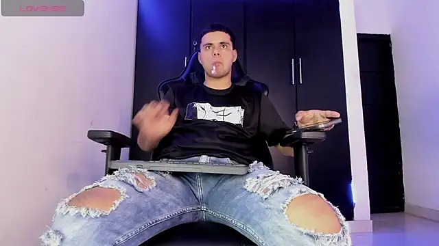 Liam Mateo online show from 04-01-26, 04:02