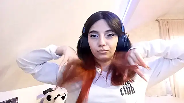 Snapshot of KizzieSchronce chatting on 12-15-25, 09:46 KizzieSchronce online show from 12-15-25, 09:46