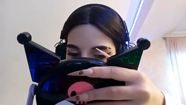 Snapshot of KizzieSchronce chatting on 12-17-25, 03:34 KizzieSchronce online show from 12-17-25, 03:34