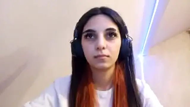 Snapshot of KizzieSchronce chatting on 12-18-25, 11:16 KizzieSchronce online show from 12-18-25, 11:16