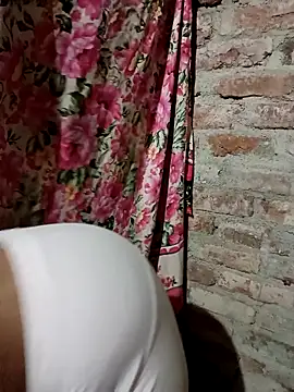 Snapshot of your_neha22 chatting on 12-18-25, 04:40 your neha22 online show from 12-18-25, 04:40