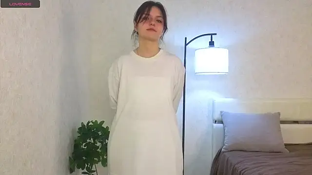 NyraVesperis online show from 04-10-26, 06:29