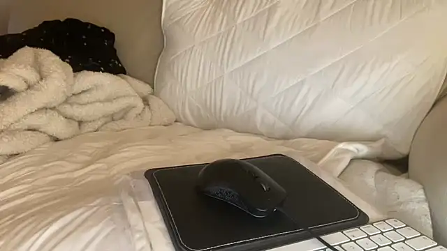 ijustturned18today online show from 01-14-26, 04:34