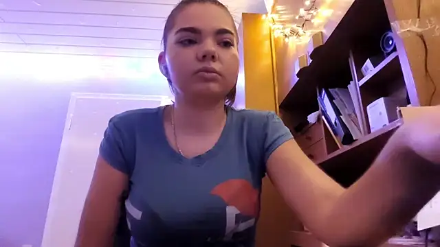 Mona Slearys online show from 12-20-25, 02:18