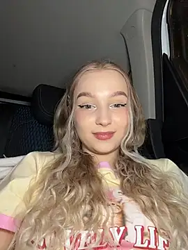 Snapshot of -teenytiny- chatting on 12-14-25, 03:17 -teenytiny- online show from 12-14-25, 03:17