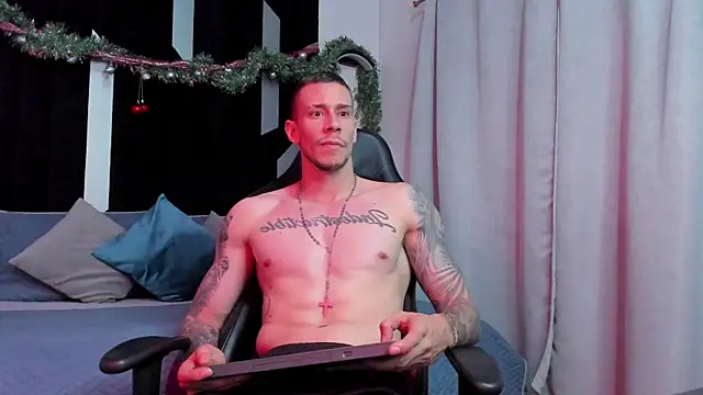 Snapshot of J_king__ chatting on 12-16-25, 08:36 J king online show from 12-16-25, 08:36