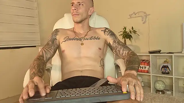Snapshot of J_king__ chatting on 07-14-26, 01:28 J king online show from 07-14-26, 01:28