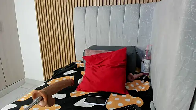 Snapshot of TiifanyGrey chatting on 01-07-26, 02:25 TiifanyGrey online show from 01-07-26, 02:25