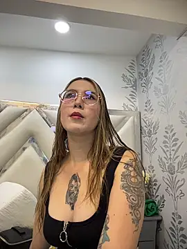 Snapshot of Annyhathatway chatting on 03-27-26, 09:14 Annyhathatway online show from 03-27-26, 09:14