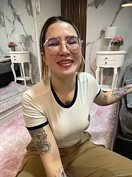 Annyhathatway online show from 05-15-26, 11:56