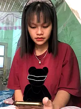 Snapshot of Pege-nii chatting on 12-17-25, 05:57 Pege-nii online show from 12-17-25, 05:57