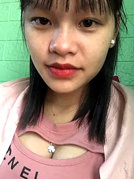 Snapshot of Pege-nii chatting on 01-08-26, 05:32 Pege-nii online show from 01-08-26, 05:32