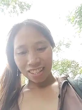 Snapshot of jikey- chatting on 12-17-25, 02:06 jikey- online show from 12-17-25, 02:06