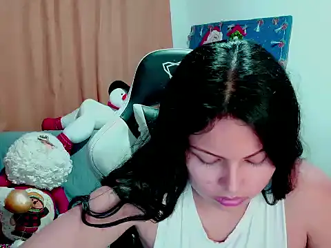 Snapshot of milk_hot_mafe chatting on 12-15-25, 01:43 milk hot mafe online show from 12-15-25, 01:43