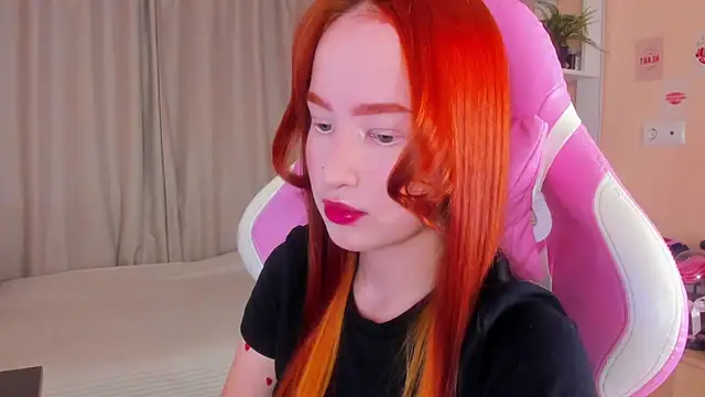 Snapshot of sunflare_ chatting on 12-17-25, 06:47 sunflare online show from 12-17-25, 06:47