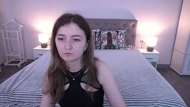CyrenaLuxe online show from 06-11-26, 05:27
