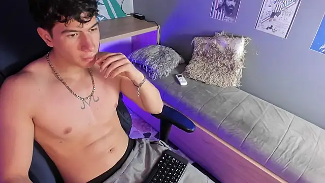 Snapshot of Criss_Adams chatting on 01-07-26, 02:58 Criss Adams online show from 01-07-26, 02:58