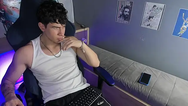 Snapshot of Criss_Adams chatting on 01-14-26, 02:06 Criss Adams online show from 01-14-26, 02:06