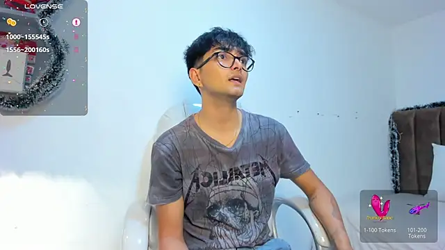 Snapshot of Archie_77 chatting on 12-15-25, 07:07 Archie 77 online show from 12-15-25, 07:07