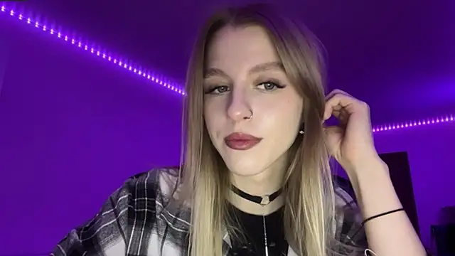 Snapshot of AzoticBasics chatting on 12-16-25, 01:27 AzoticBasics online show from 12-16-25, 01:27