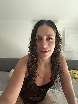 CoquineCharmeuse online show from 06-02-26, 01:13