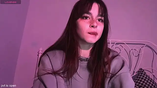 Snapshot of xx_lily chatting on 12-23-25, 04:32 xx lily online show from 12-23-25, 04:32