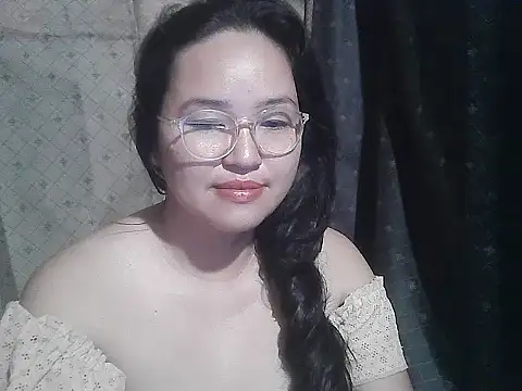 Snapshot of yummy_jyra02167 chatting on 12-13-25, 10:37 yummy jyra02167 online show from 12-13-25, 10:37
