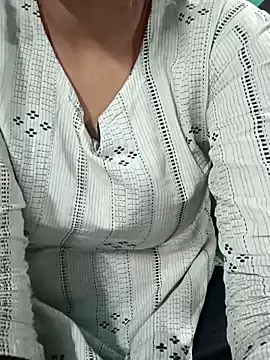 Snapshot of teena-11 chatting on 05-16-26, 11:31 teena-11 online show from 05-16-26, 11:31