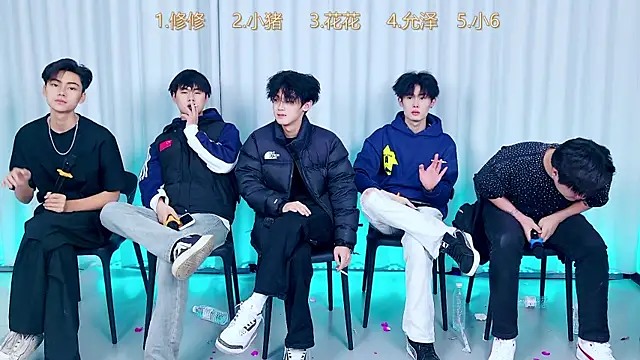 Snapshot of QYBOYS_010 chatting on 12-15-25, 04:11 QYBOYS 010 online show from 12-15-25, 04:11