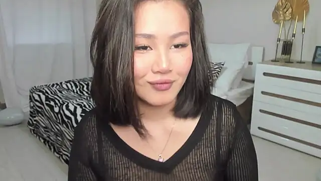 Brunette Charm online show from 03-21-26, 11:59