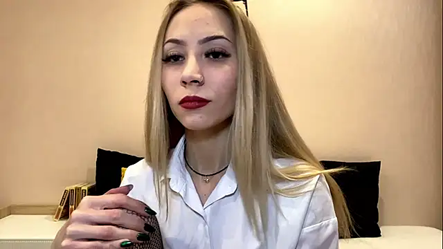 Snapshot of sun_under_skyy chatting on 12-17-25, 09:15 sun under skyy online show from 12-17-25, 09:15