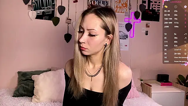 Snapshot of sun_under_skyy chatting on 05-17-26, 03:15 sun under skyy online show from 05-17-26, 03:15