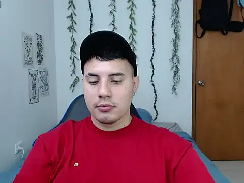 Snapshot of ENZO444_ chatting on 12-18-25, 05:24 ENZO444 online show from 12-18-25, 05:24