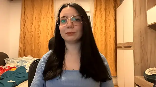 Snapshot of DoraRobertos chatting on 12-21-25, 04:47 DoraRobertos online show from 12-21-25, 04:47