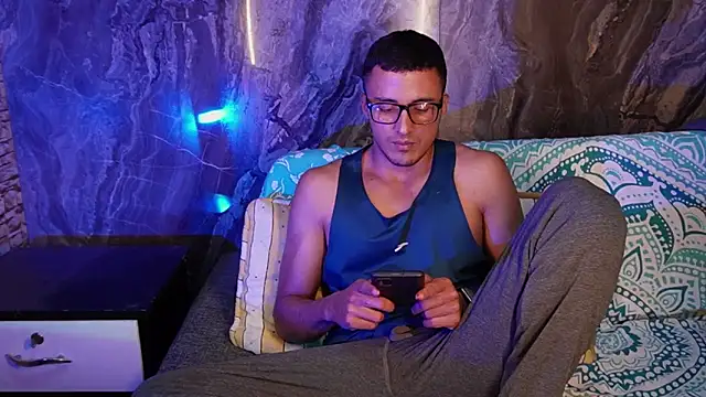 Snapshot of Sebas_Gerrero chatting on 12-17-25, 03:23 Sebas Gerrero online show from 12-17-25, 03:23