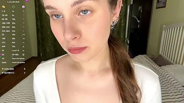 Snapshot of MiaBlanko chatting on 12-17-25, 07:25 MiaBlanko online show from 12-17-25, 07:25