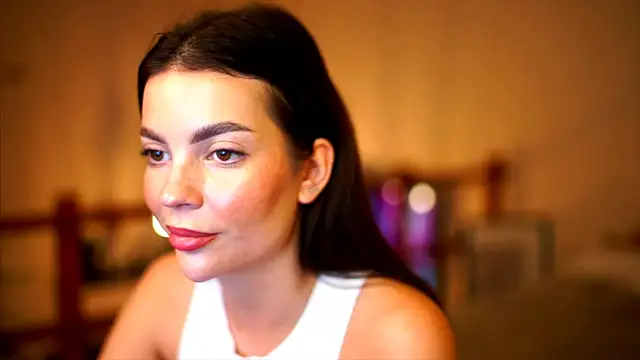 Snapshot of VibrantTunes chatting on 12-14-25, 04:12 VibrantTunes online show from 12-14-25, 04:12