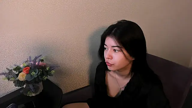 Snapshot of LisaColee chatting on 05-06-26, 08:08 LisaColee online show from 05-06-26, 08:08