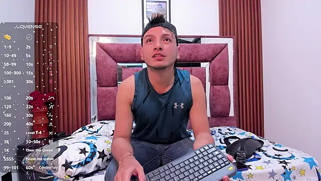 Snapshot of thiago_duval chatting on 12-17-25, 02:06 thiago duval online show from 12-17-25, 02:06