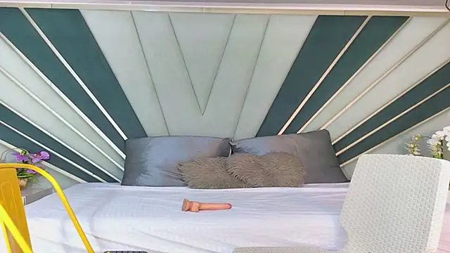 DulceeEsmeralda online show from 04-22-26, 01:34