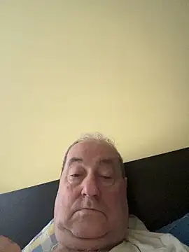 Snapshot of csikar chatting on 05-08-26, 05:02 csikar online show from 05-08-26, 05:02