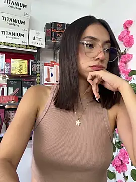 lunaluxury22 online show from 02-18-26, 03:19