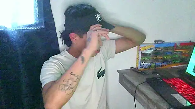 Snapshot of Glen_connor_11 chatting on 12-20-25, 09:44 Glen connor 11 online show from 12-20-25, 09:44